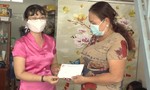 Tặng quà gia đình các y bác sĩ đang điều trị bệnh nhân nhiễm Covid-19