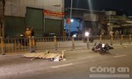 Tông cọc bê tông nhô ra khỏi thùng xe tải, thanh niên tử nạn ở Sài Gòn