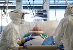 Chùm ảnh giữa lằn ranh sinh tử trong phòng ICU ở Ý