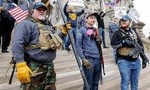 Clip người Mỹ vác súng ra đường biểu tình chống cách ly Covid-19