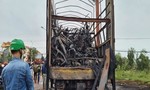 Xe tải bỗng bốc cháy, 45 xe máy trên thùng bị thiêu rụi