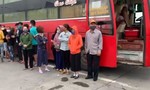 Xe khách chở 30 người chạy từ miền Nam ra Hà Nội, mới bị xử lý