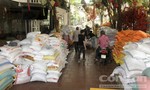 Người Sài Gòn tấp nập chung tay để "ATM gạo" không ngừng tuôn chảy