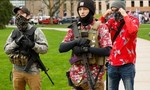 Người biểu tình Mỹ mang súng vào nghị viện bang đòi dỡ lệnh phong tỏa