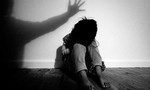 Hiếp dâm bé gái 11 tuổi khi đi tìm vợ và con