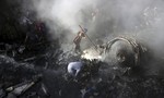 Hình ảnh toàn cảnh hiện trường tai nạn máy bay thảm khốc ở Pakistan