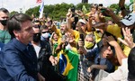 Dân tức giận lăng mạ tổng thống Brazil vì vi phạm lệnh phong toả