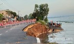 Quốc lộ 91 cũ bị cuốn xuống sông Hậu, di dời khẩn cấp 27 hộ dân
