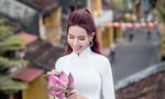 Hoa hậu Phan Thị Mơ đẹp tinh khôi ở Hội An