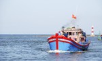 Tàu Trung Quốc gây sóng lớn khiến 16 ngư dân rơi xuống biển Hoàng Sa
