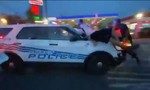 Clip cảnh sát Mỹ lao xe vào đám đông biểu tình
