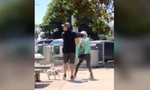 Clip người đàn ông bị xịt hơi cay ở công viên vì không đeo khẩu trang