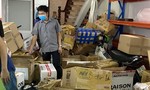 Liên tiếp phát hiện 2 kho hàng lậu gần sân bay Tân Sơn Nhất