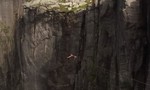 Clip nghệ sĩ xiếc treo mình lơ lửng ở vách núi cao nghìn mét