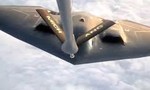 Cận cảnh máy bay tàng hình B-2 tiếp nhiên liệu trên không