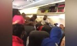Clip hai nữ hành khách đánh nhau trên máy bay vì không đeo khẩu trang