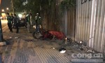 Xe máy tông cột đèn ở Sài Gòn, thanh niên tử nạn