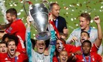 Clip Bayern nâng cup vô địch Champions League sau khi hạ PSG