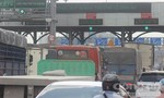 Cảnh ùn tắc, hỗn loạn trước trạm thu phí cầu Đồng Nai