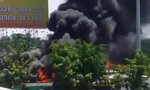 TPHCM: Cháy bãi xe, nhiều ôtô bị thiêu rụi