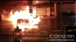 Ô tô BMW 2 lần bốc cháy trong đêm ở Sài Gòn, chỉ còn trơ khung sắt