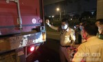Xe container chạy trong làn xe máy ở Sài Gòn, một người tông vào đuôi chết tại chỗ