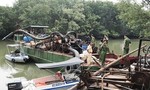 Bắt 2 thuyền lớn với hàng chục "vòi bạch tuộc" hút cát trên sông Đồng Nai