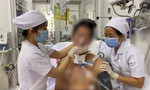 Tập vật lý trị liệu cho bệnh nhân ngộ độc do ăn pate Minh Chay