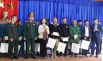 Trưởng ban Dân vận Trung ương thăm hỏi và tặng quà bà con xã Trà Leng