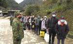 Bắt đoàn người vượt núi băng rừng nhập cảnh trái phép về Việt Nam