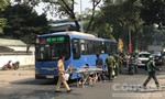 Xe buýt cán chết một phụ nữ bán vé số ở trung tâm Sài Gòn