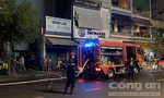 Cảnh sát PCCC TPHCM cứu 7 người kẹt trong đám cháy ra ngoài