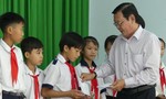 Tặng học bổng cho học sinh nghèo, hiếu học ở Tây Ninh
