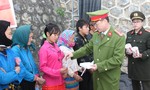 Tặng 200 phần quà cho người dân và Công an viên vùng cao đón Tết