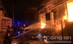 Cảnh sát PCCC TPHCM xuyên đêm dập lửa vụ cháy lớn tại công ty sơn