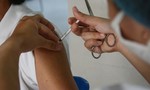 Em học sinh ở Bắc Giang tử vong sau tiêm vắc xin do sốc phản vệ
