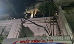 Vụ cháy công ty mực in: ‘Cảnh sát chữa cháy xuyên đêm, gần sáng vẫn dập lửa tàn’