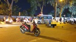 2 xe máy dính nhau biến dạng sau va chạm ở Sài Gòn, 2 người thương vong