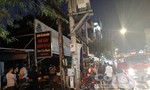 Cháy tại quán Nem Chợ Huyện ở Sài Gòn, nhiều người di dời tài sản