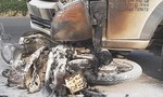 Xe máy cháy dữ dội sau va chạm với xe tải, 1 người nhập viện ở Sài Gòn
