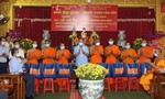 Phó Thủ tướng Trương Hòa Bình tặng quà Tết cho đồng bào Khmer tại TPHCM