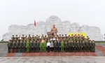 Đoàn đại biểu Bộ Công an dâng hoa tưởng niệm Chủ tịch Hồ Chí Minh