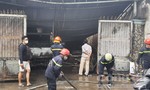 Cháy xưởng ở Sài Gòn, 1 xe tải và 3 xe máy bị thiêu rụi