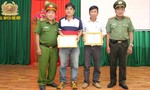 Khen thưởng 2 “hiệp sĩ” Bình Dương bắt tên trộm xe máy ở An Giang