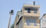 Hàn xì gây cháy trong căn nhà 4 tầng ở Sài Gòn, 2 người được cứu thoát