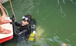 Người nhái lặn sông Hương tìm thi thể thanh niên nhảy cầu