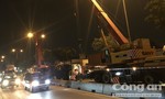 Container lật nhào, quốc lộ 1 ở Sài Gòn kẹt xe cả đêm