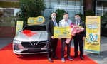 Nam A Bank trao ô tô Vinfast cho khách hàng may mắn trúng thưởng