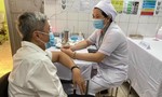 Bắt đầu tiêm vaccine COVID-19: Hình ảnh từ Hà Nội, TPHCM, Hải Dương