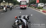 Xe buýt cuốn xe máy vào gầm ở Sài Gòn, người đàn ông tử vong tại chỗ